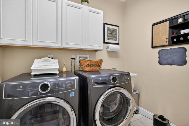411 SERGEANT DR, Lambertville, NJ 08530