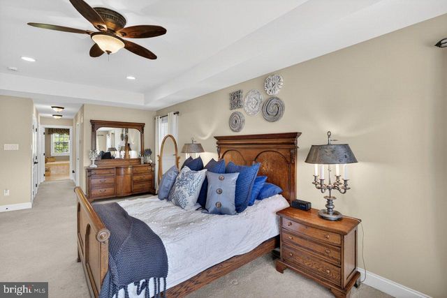 411 SERGEANT DR, Lambertville, NJ 08530