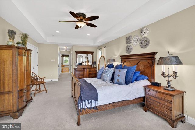 411 SERGEANT DR, Lambertville, NJ 08530