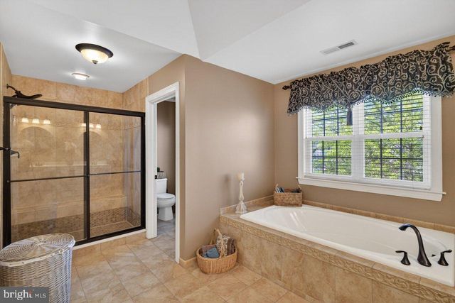 411 SERGEANT DR, Lambertville, NJ 08530