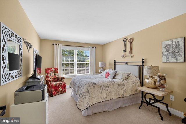 411 SERGEANT DR, Lambertville, NJ 08530