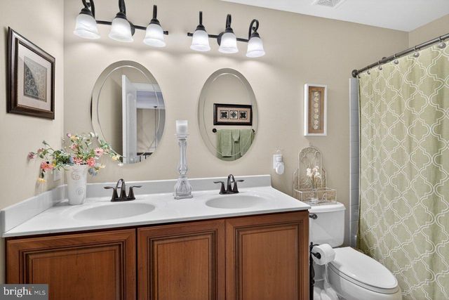 411 SERGEANT DR, Lambertville, NJ 08530