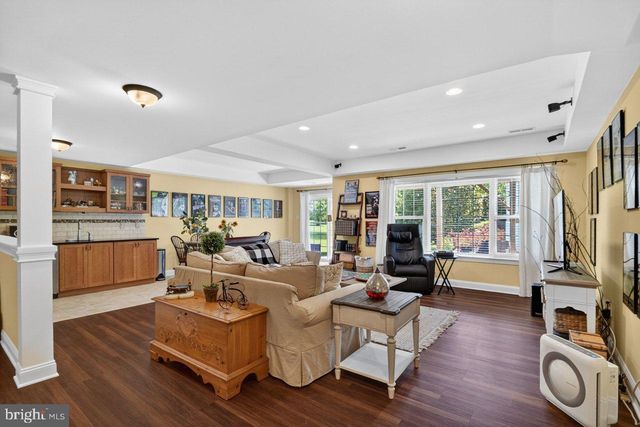 411 SERGEANT DR, Lambertville, NJ 08530