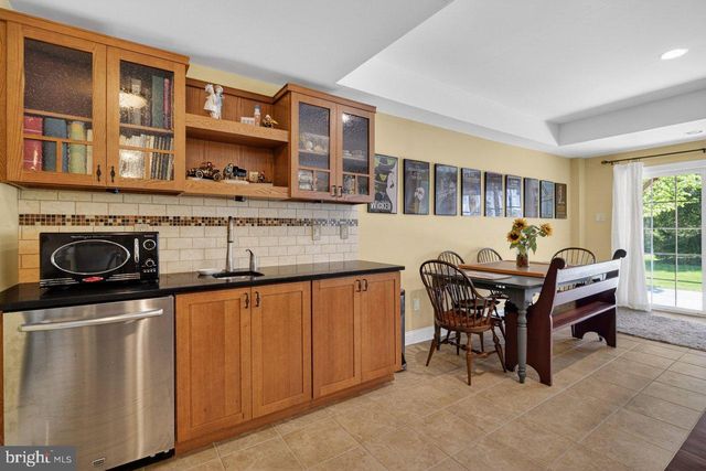 411 SERGEANT DR, Lambertville, NJ 08530