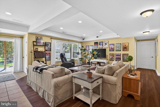 411 SERGEANT DR, Lambertville, NJ 08530