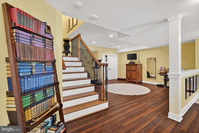 411 SERGEANT DR, Lambertville, NJ 08530