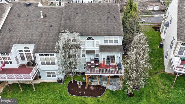 411 SERGEANT DR, Lambertville, NJ 08530