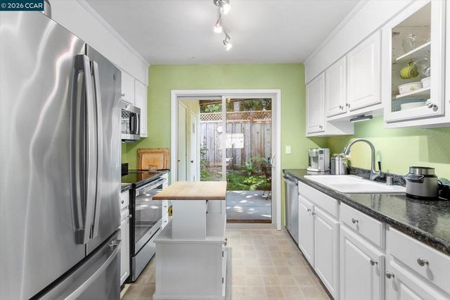 894 Lewelling Blvd 17, San Leandro, CA 94579