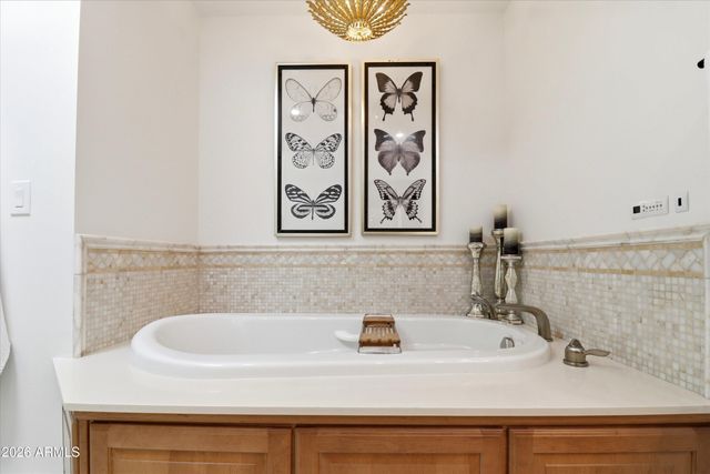 9002 N 81ST Street, Scottsdale, AZ 85258