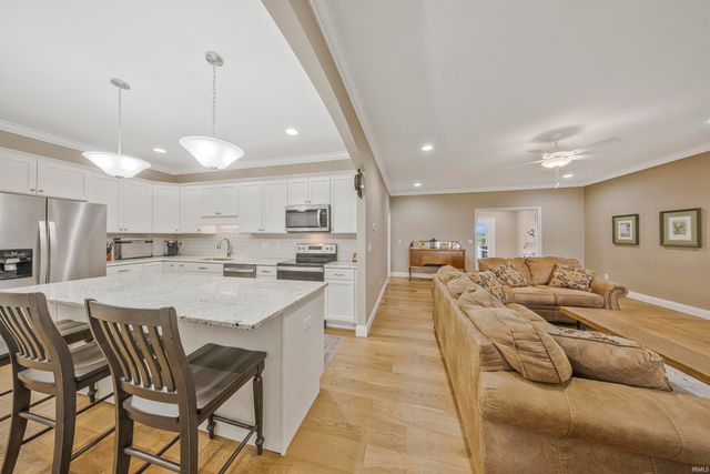 9354 Oak Point, Newburgh, IN 47630