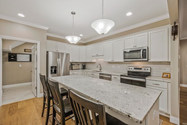 9354 Oak Point, Newburgh, IN 47630