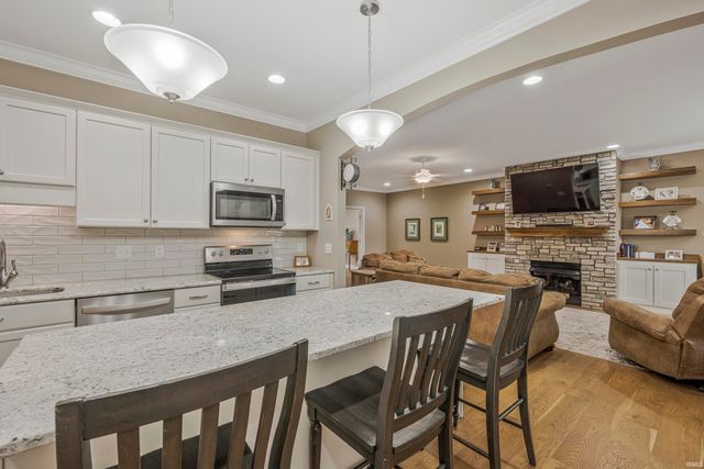 9354 Oak Point, Newburgh, IN 47630