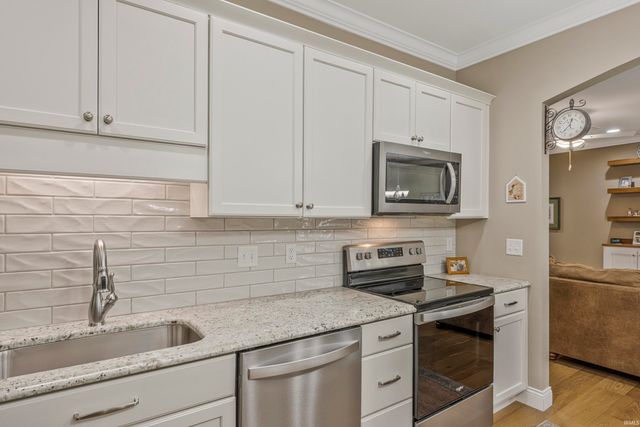 9354 Oak Point, Newburgh, IN 47630