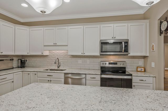 9354 Oak Point, Newburgh, IN 47630