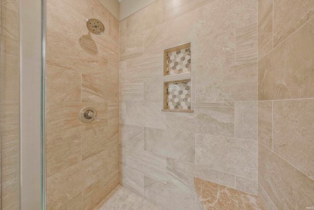 9354 Oak Point, Newburgh, IN 47630