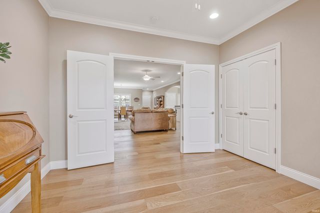 9354 Oak Point, Newburgh, IN 47630