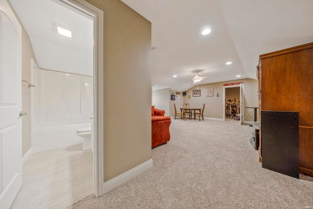 9354 Oak Point, Newburgh, IN 47630