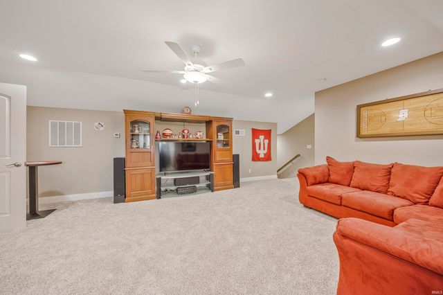 9354 Oak Point, Newburgh, IN 47630
