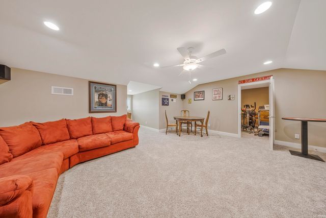 9354 Oak Point, Newburgh, IN 47630
