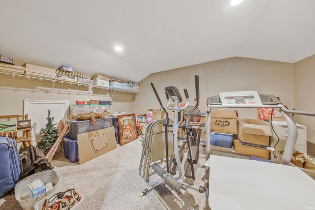 9354 Oak Point, Newburgh, IN 47630