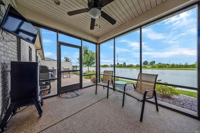 9354 Oak Point, Newburgh, IN 47630