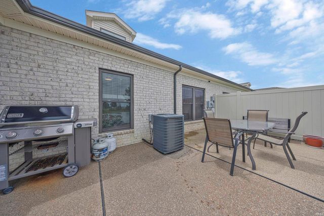 9354 Oak Point, Newburgh, IN 47630