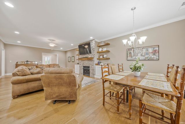 9354 Oak Point, Newburgh, IN 47630