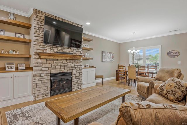 9354 Oak Point, Newburgh, IN 47630