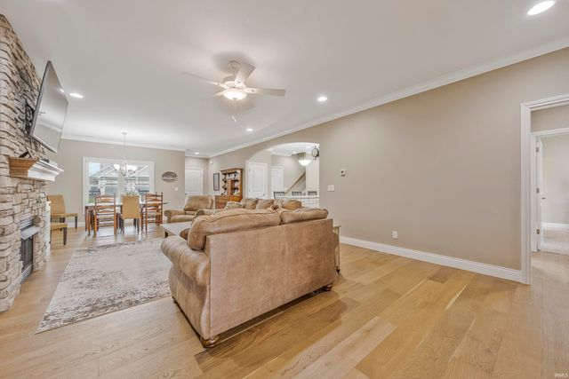 9354 Oak Point, Newburgh, IN 47630
