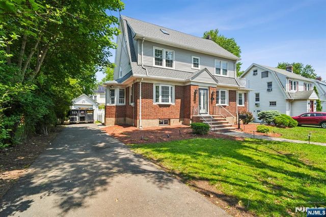 217 Grayson Place, Teaneck, NJ 07666