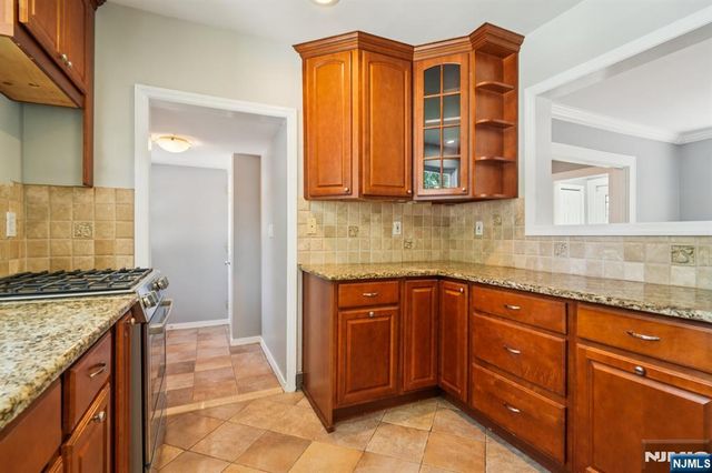 217 Grayson Place, Teaneck, NJ 07666