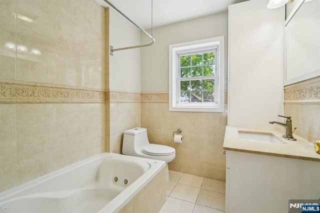 217 Grayson Place, Teaneck, NJ 07666