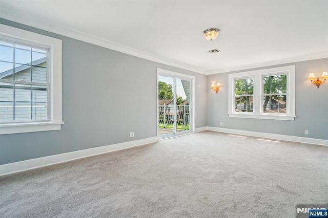 217 Grayson Place, Teaneck, NJ 07666