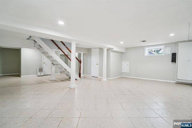 217 Grayson Place, Teaneck, NJ 07666