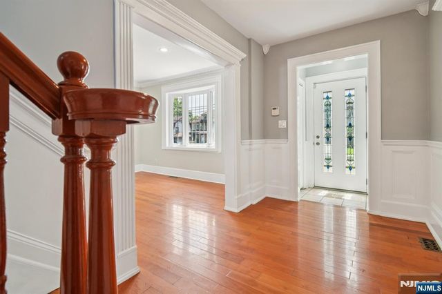 217 Grayson Place, Teaneck, NJ 07666