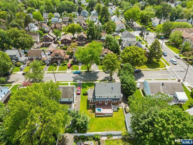 217 Grayson Place, Teaneck, NJ 07666