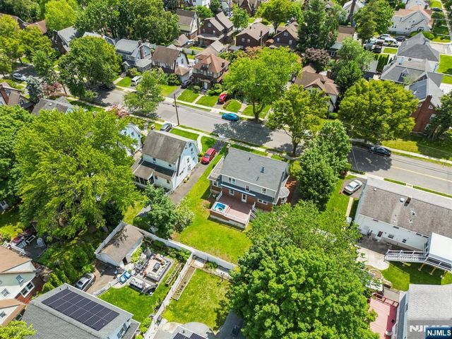 217 Grayson Place, Teaneck, NJ 07666