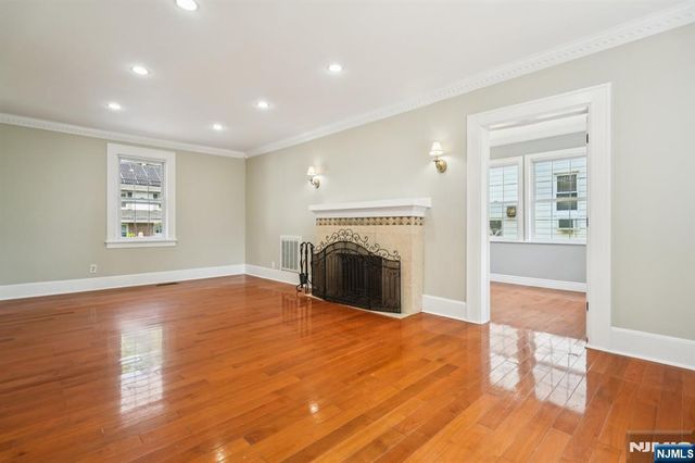 217 Grayson Place, Teaneck, NJ 07666