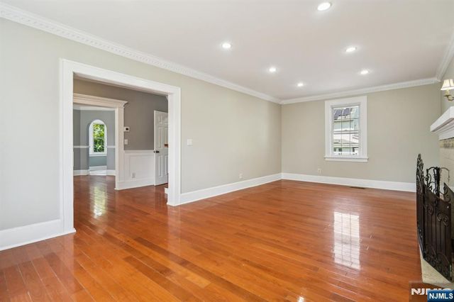 217 Grayson Place, Teaneck, NJ 07666