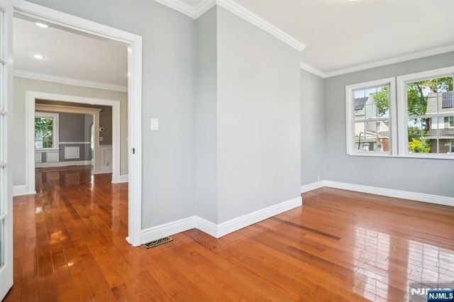 217 Grayson Place, Teaneck, NJ 07666