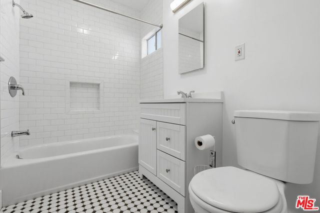 4407 Melbourne Avenue, Los Angeles, CA 90027