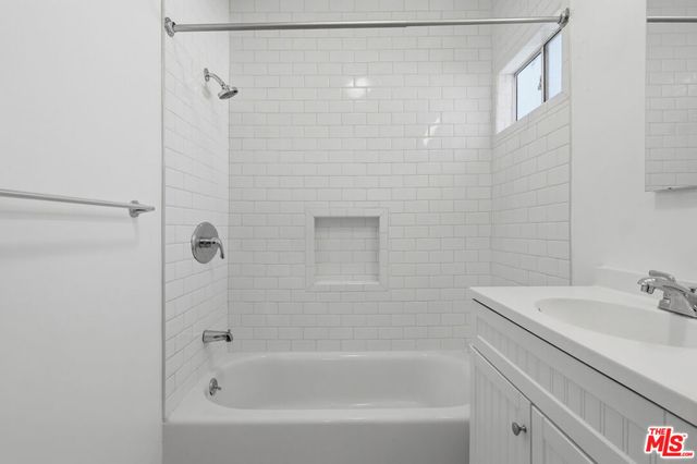 4407 Melbourne Avenue, Los Angeles, CA 90027