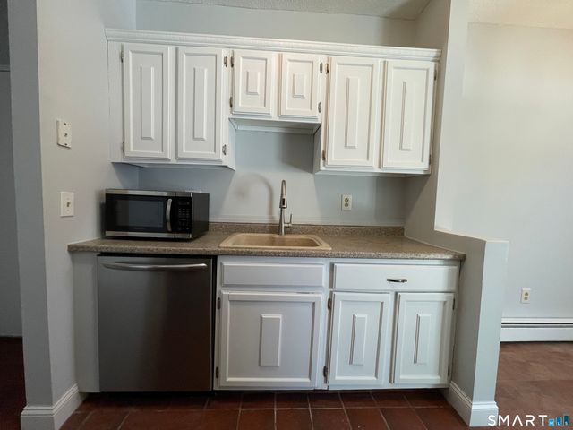 43 Balance Rock Road APT 1, Seymour, CT 06483