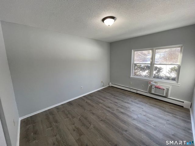 43 Balance Rock Road APT 1, Seymour, CT 06483