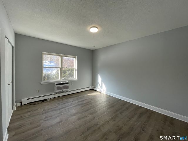 43 Balance Rock Road APT 1, Seymour, CT 06483