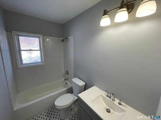 43 Balance Rock Road APT 1, Seymour, CT 06483
