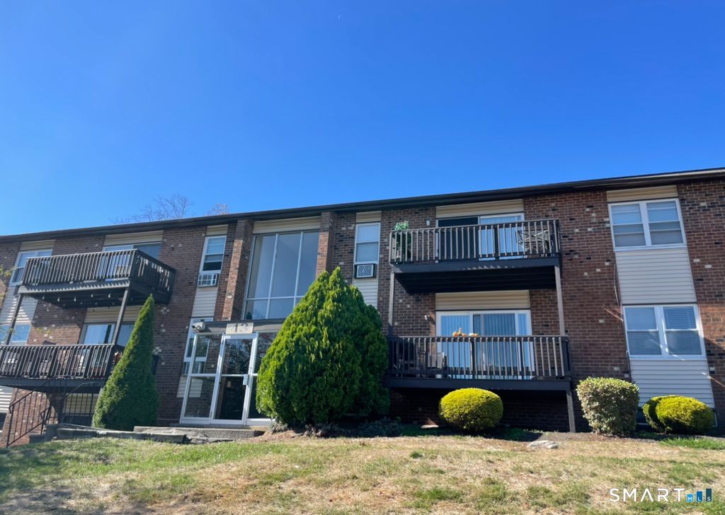 43 Balance Rock Road APT 1, Seymour, CT 06483