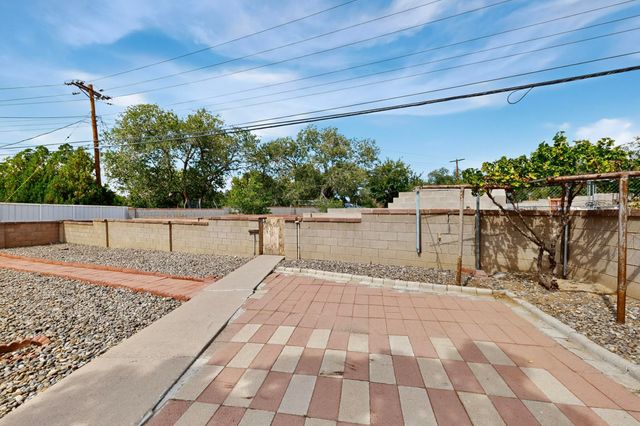 8623 MENAUL Boulevard NE, Albuquerque, NM 87112