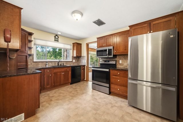 7988 Wright Road, Broadview Heights, OH 44147
