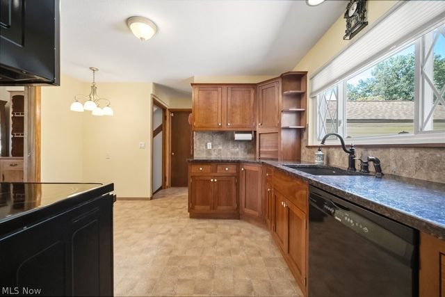 7988 Wright Road, Broadview Heights, OH 44147
